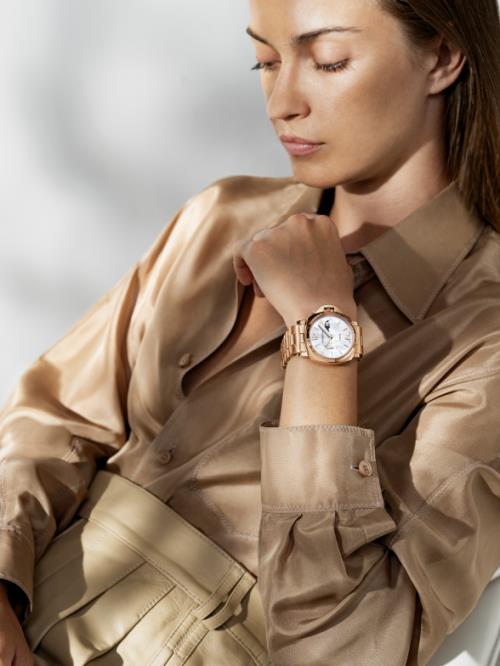 十大奢侈手表品牌沛纳海推出首款红金表链的月相腕表 引领奢华典雅风尚(图1)
